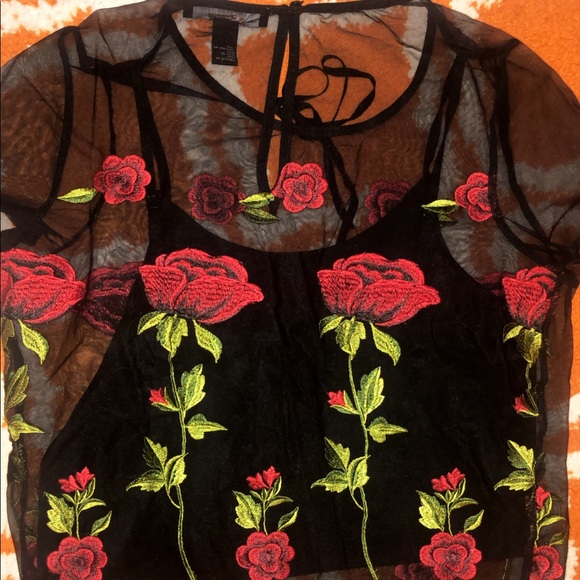 Forever21 Contemporary embroidered Top 🌹 - Picture 3 of 3